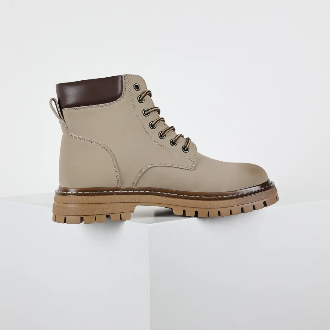Copywriting price 💰620 Core recommendation Good price Timberland Timberland outdoor high-top casual rhubarb boots series #Guangdong Dachang quality Original box original packaging Fashion trend matching The fabric is made of Italian top-grade frosted fine-grained cowhide with anti-odor and anti-corrosion genuine leather latex insoles. The outsole and hardware are all made from OEM raw materials. The same as the original Goodyear never-open glue process. Good products do not kill pigs. Exclusive launch on the entire network. The quality is unquestionable. The full set of official website unified packaging Give you a perfect wearing experience. High-quality and durable. A must-have for stylish men. Specially designed to treat those who are not handsome. High-quality and first-class foot feel. Specially designed for cold protection and outdoor use this winter. Casual matching for daily use. Size: 38 39 40 41 42 43 44 (leather shoe size)